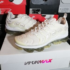 NIKE VAPORMAX PLUS OFF WHITE-TAN MEN'S US SIZE 10.5 GREAT CONDITION WITH BOX